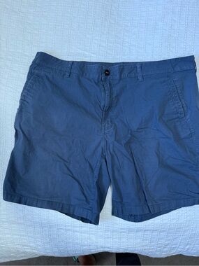 Mountain Hardwear Men's Cargo Shorts in Navy Blue
